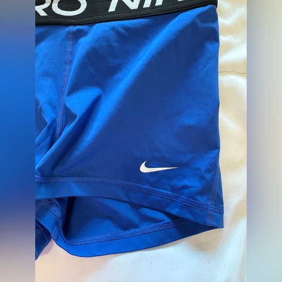 nike pros - Picture 2 of 4